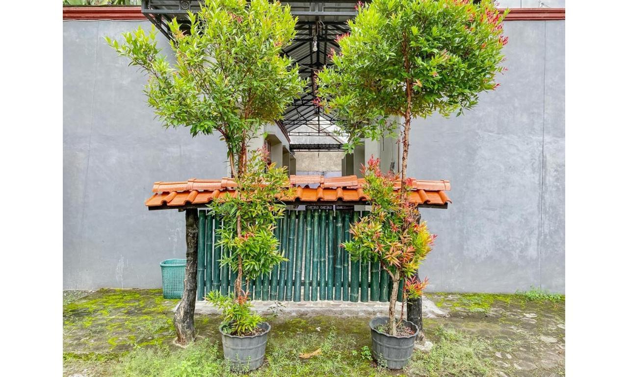 Griya Asri Syariah RedPartner Hotel Rogojampi Bagian luar foto