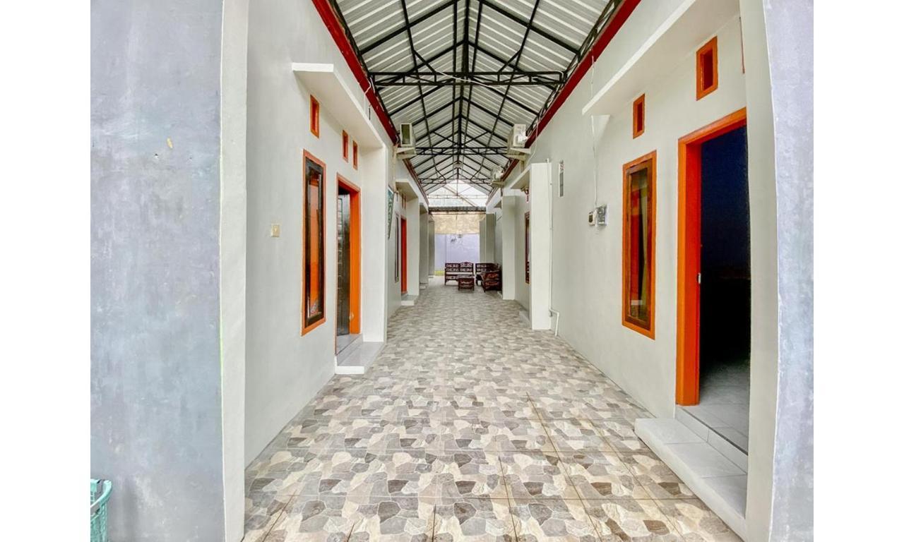 Griya Asri Syariah RedPartner Hotel Rogojampi Bagian luar foto