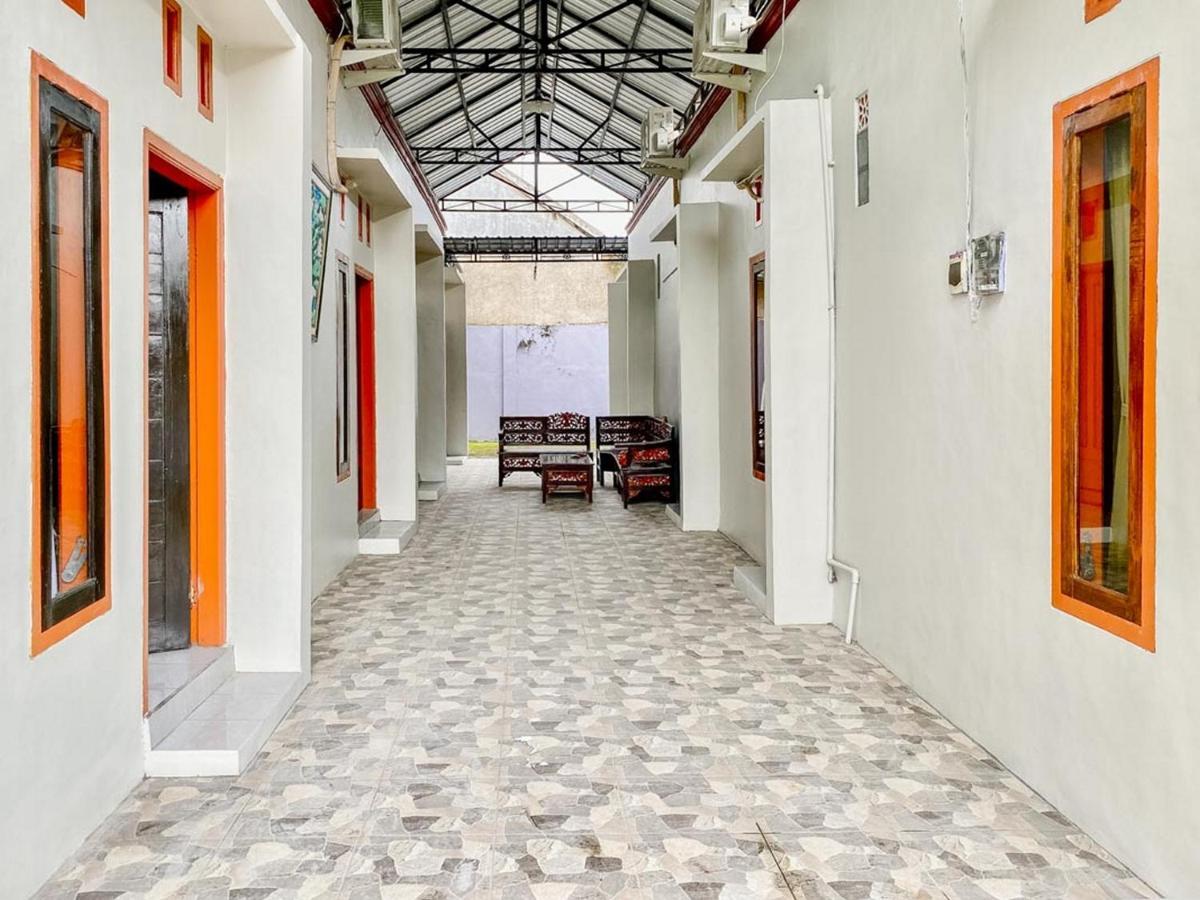 Griya Asri Syariah RedPartner Hotel Rogojampi Bagian luar foto