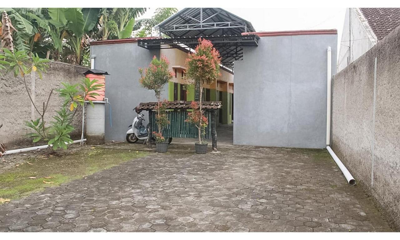 Griya Asri Syariah RedPartner Hotel Rogojampi Bagian luar foto