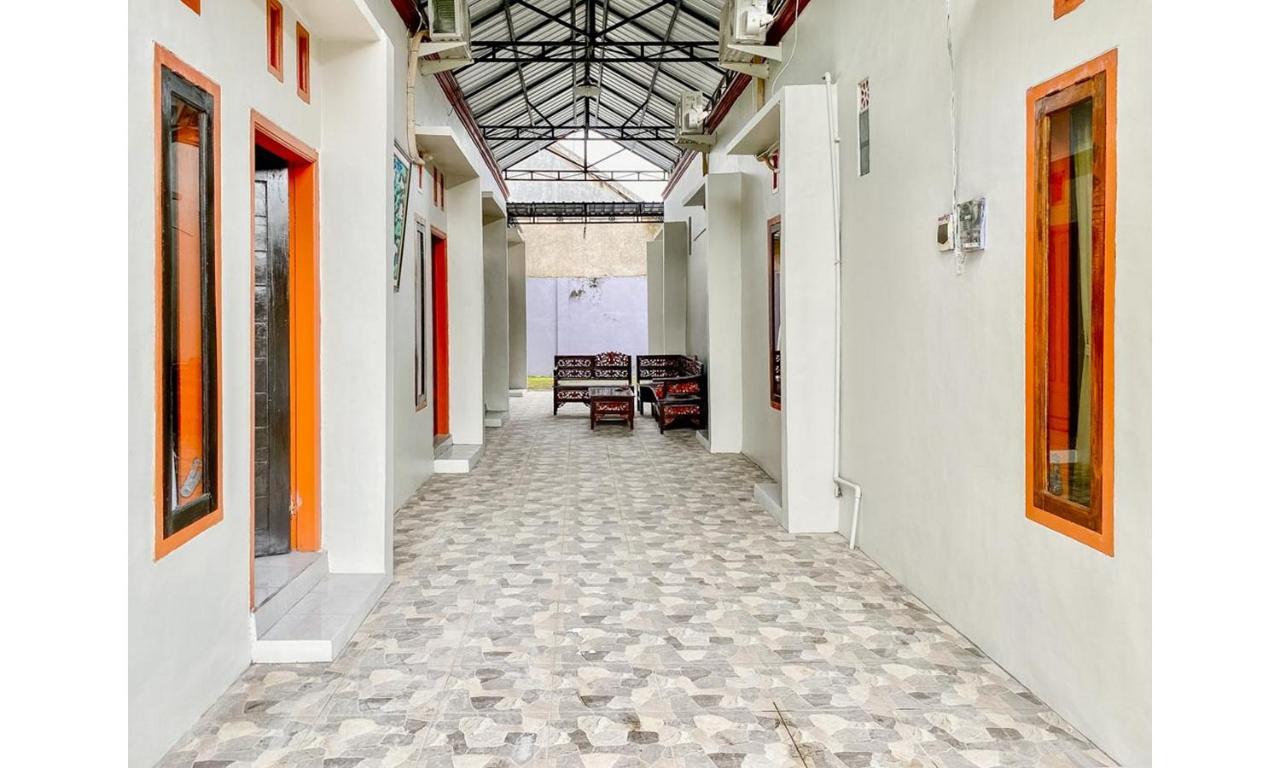 Griya Asri Syariah RedPartner Hotel Rogojampi Bagian luar foto