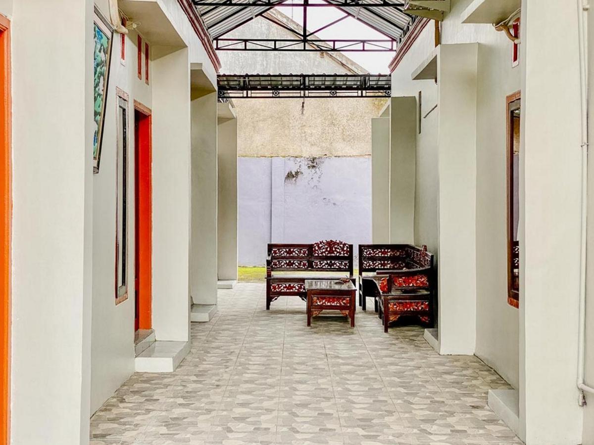 Griya Asri Syariah RedPartner Hotel Rogojampi Bagian luar foto
