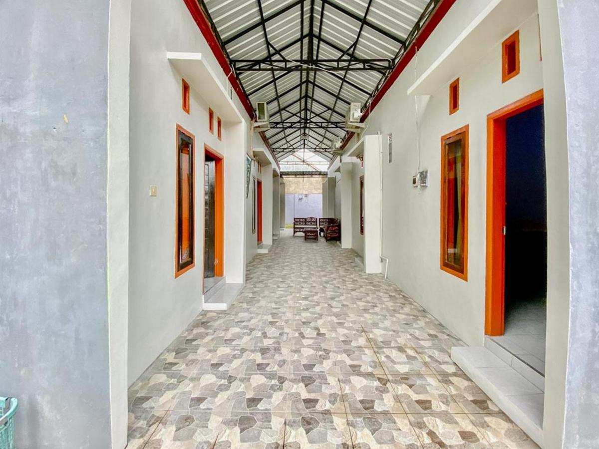 Griya Asri Syariah RedPartner Hotel Rogojampi Bagian luar foto